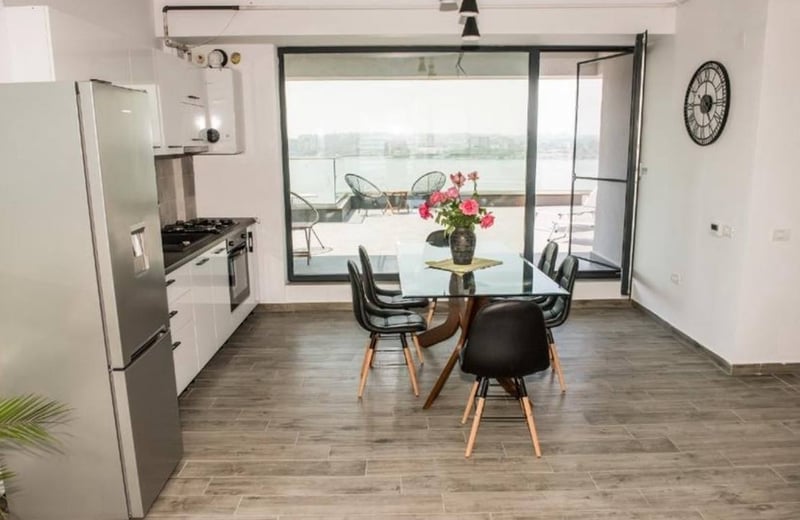 Аренда шикарных 2-комнатных апартаментов с террасой, 75 м², Констанца, Румыния